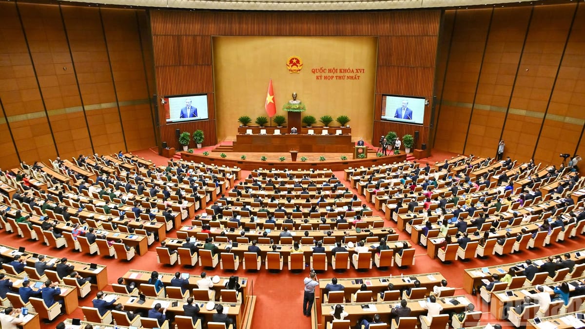 越南第十六屆國會第一次會議在河內國會大廈 Diện Hồng Hall 開幕