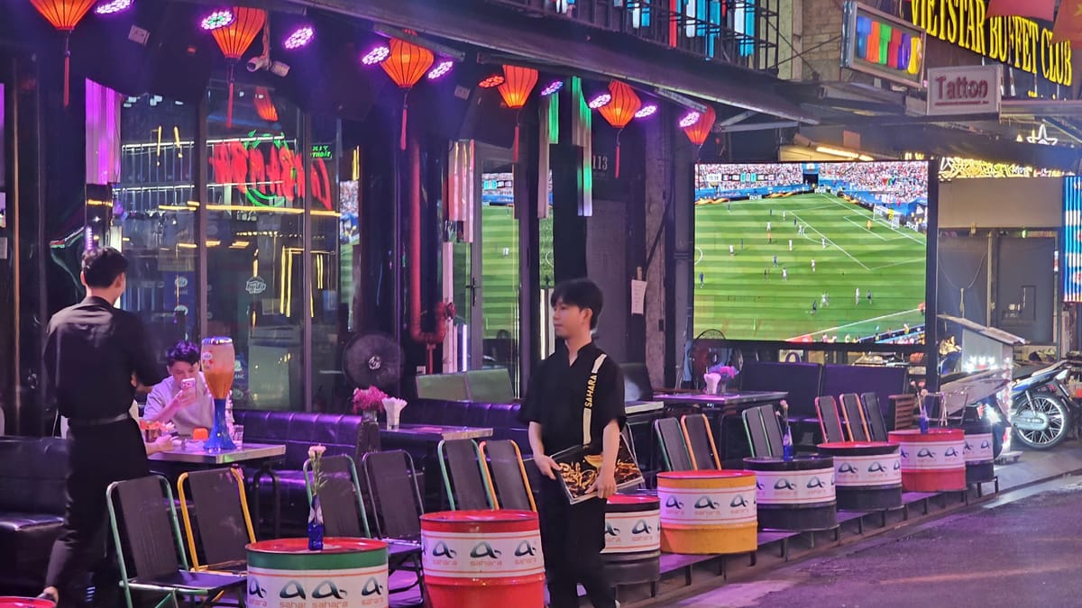 世界盃決賽凌晨兩點開球，胡志明市的通宵生意