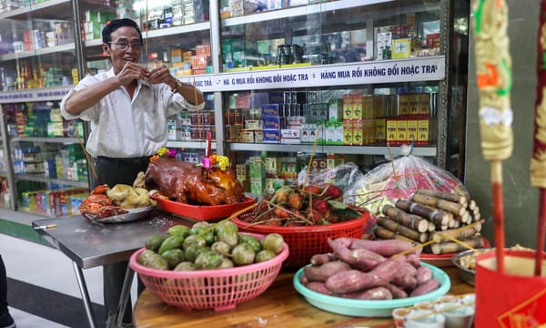 越南中元節怎麼拜？南部重報恩、北部重孤魂，供品分三桌
